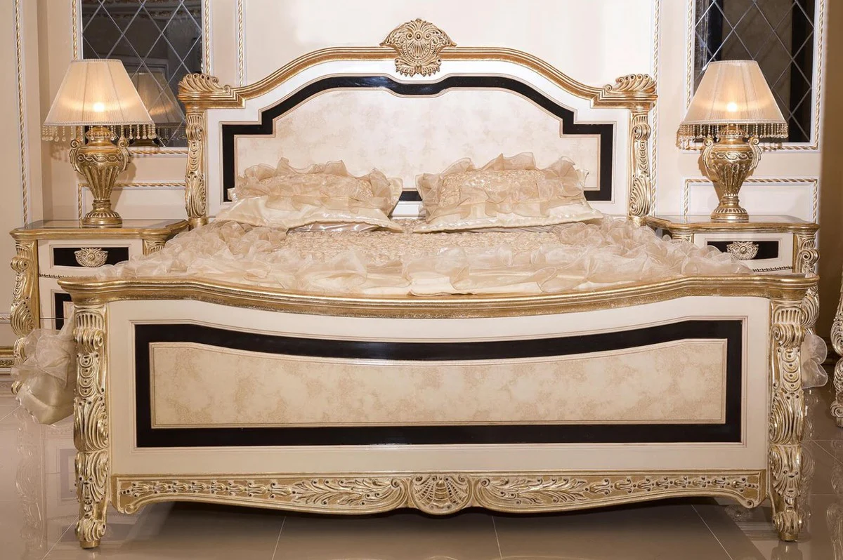 Luxus Barock Schlafzimmer Set Weiß / Beige / Schwarz / Gold - 1 Barock Doppelbett mit Kopfteil & 2 Barock Nachtkommoden - Luxus Schlafzimmer Möbel im Barockstil - Barock Interior
