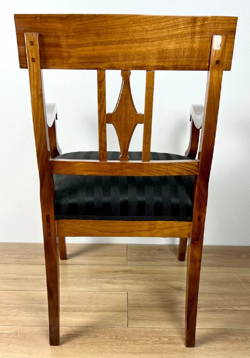 Luxus Biedermeier Esszimmer Stuhl mit Armlehnen und Streifen Braun / Schwarz 59 x H. 94 cm - Massivholz Küchen Stuhl - Massivholz Esszimmer Möbel - Biedermeier Esszimmer Möbel