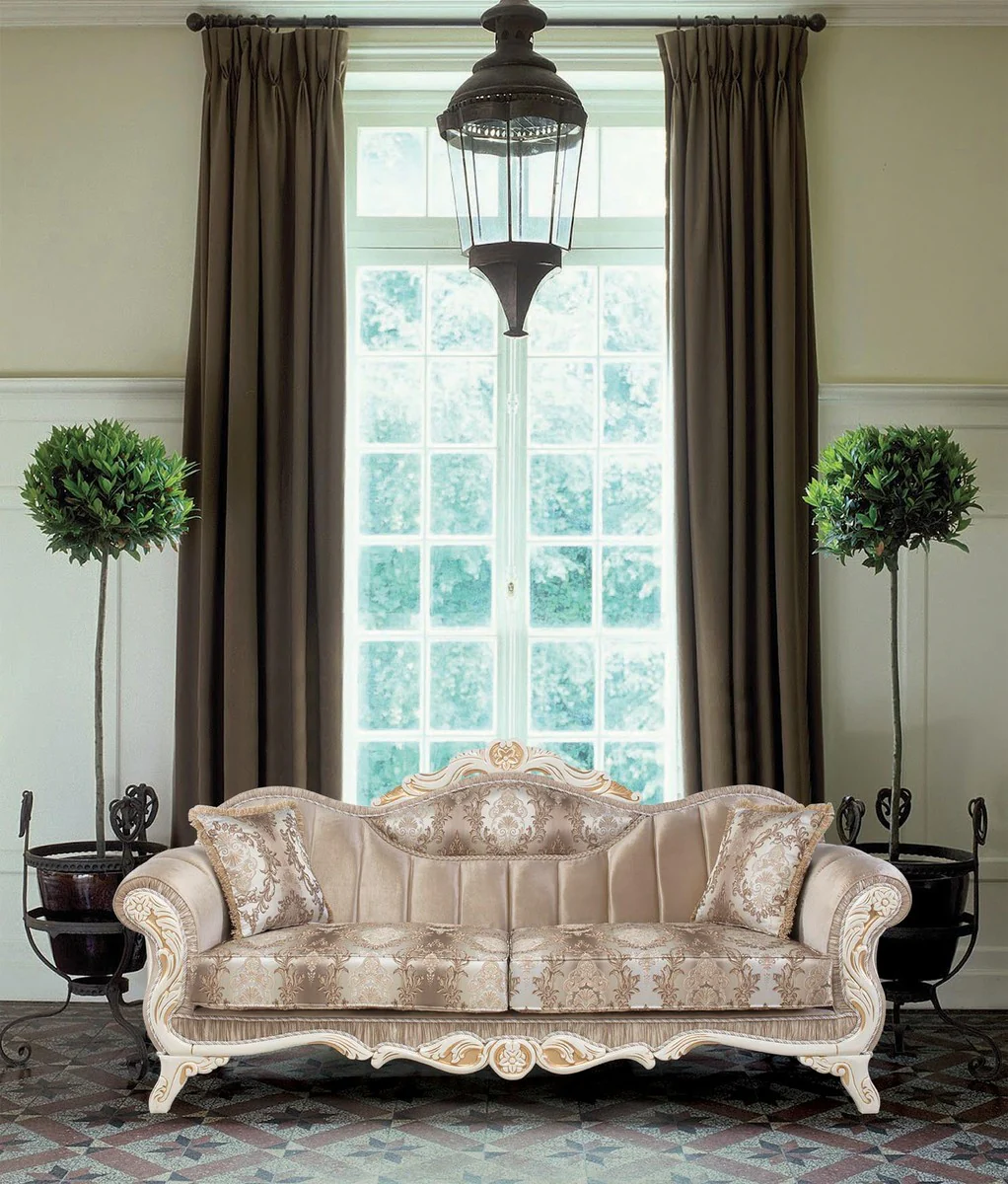 Luxus Barock Sofa mit Kissen Beige / Weiß / Gold 237 x 90 x H. 99 cm - Barock Wohnzimmer Möbel