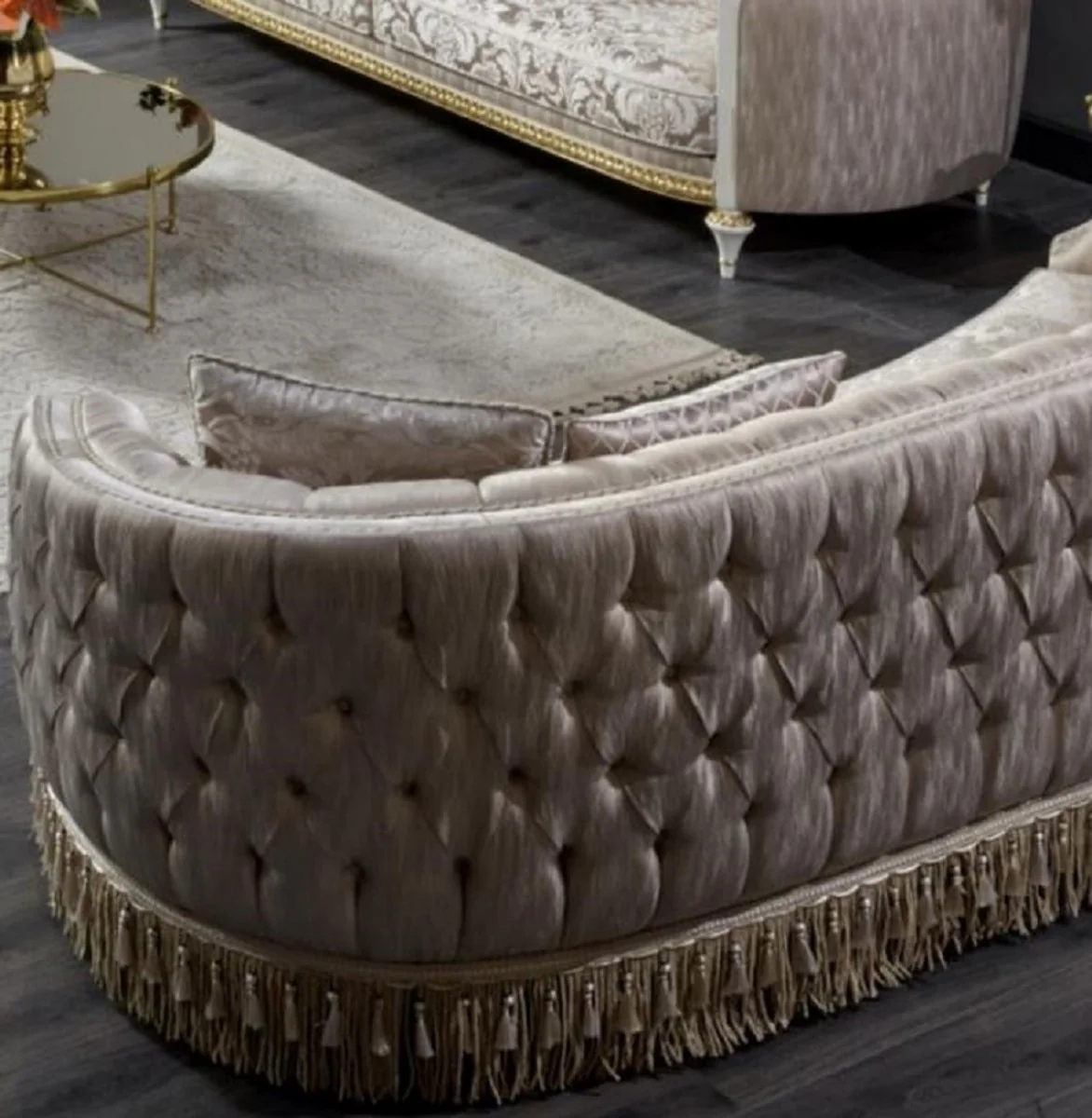 Luxus Barock Chesterfield Sofa Gold - Prunkvolles Wohnzimmer Sofa - Barockstil Wohnzimmer Möbel - Luxus Möbel im Barockstil - Barock Einrichtung - Edel & Prunkvoll