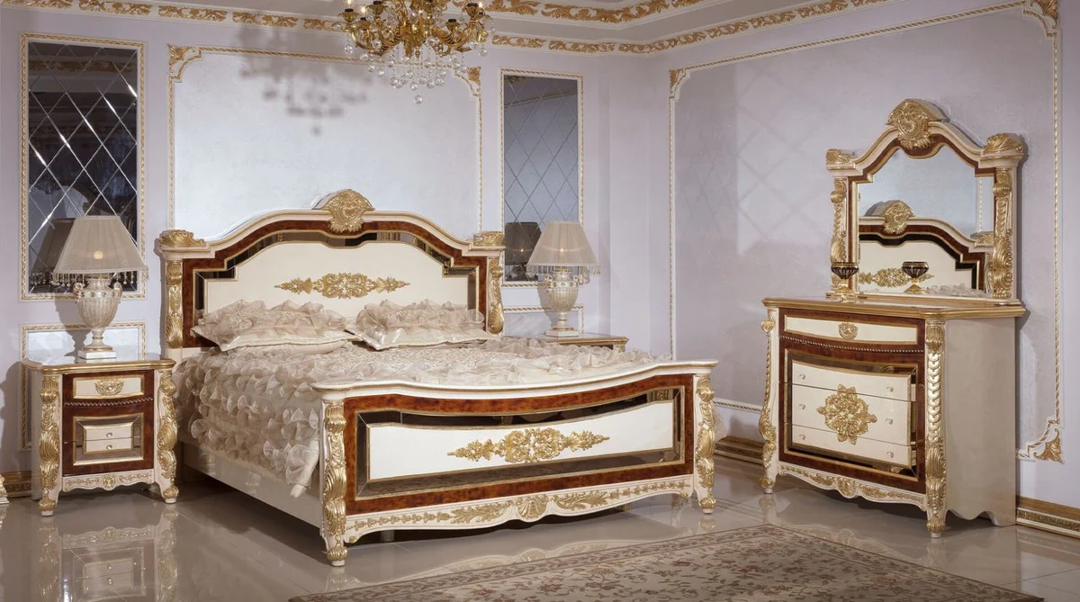 Luxus Barock Doppelbett Weiß / Beige / Braun / Gold - Prunkvolles Massivholz Bett - Luxus Schlafzimmer Möbel im Barockstil - Barock Schlafzimmer Möbel - Barock Schlafzimmer Einrichtung