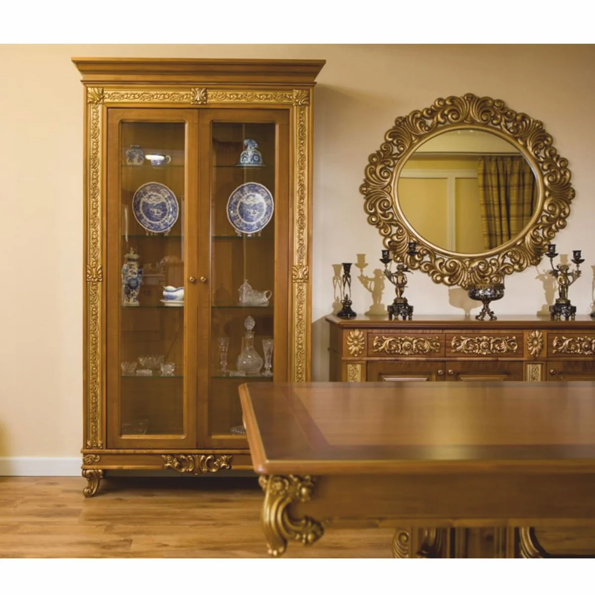 Luxus Barock Vitrine Braun / Gold 122,5 x H. 218,5 cm - Barock Möbel