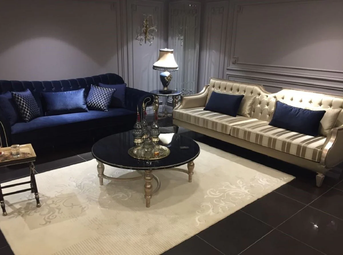 Luxus Barock Sofa Gold / Weiß / Antik Silber - Handgefertigtes Wohnzimmer Sofa mit Streifen - Barock Wohnzimmer Möbel - Edel & Prunkvoll