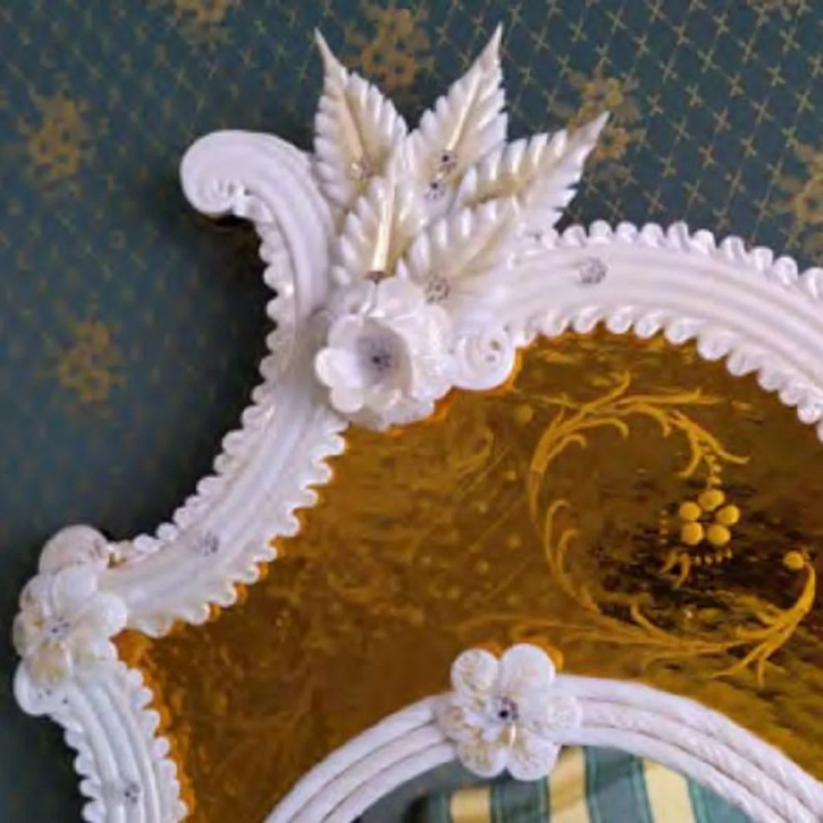 Luxus Barock Spiegel Weiß / Gold - Prunkvoller Wandspiegel im Venezianischen Stil - Hotel Möbel - Schloss Möbel - Barock Möbel - Luxus Möbel im Barockstil - Made in Italy