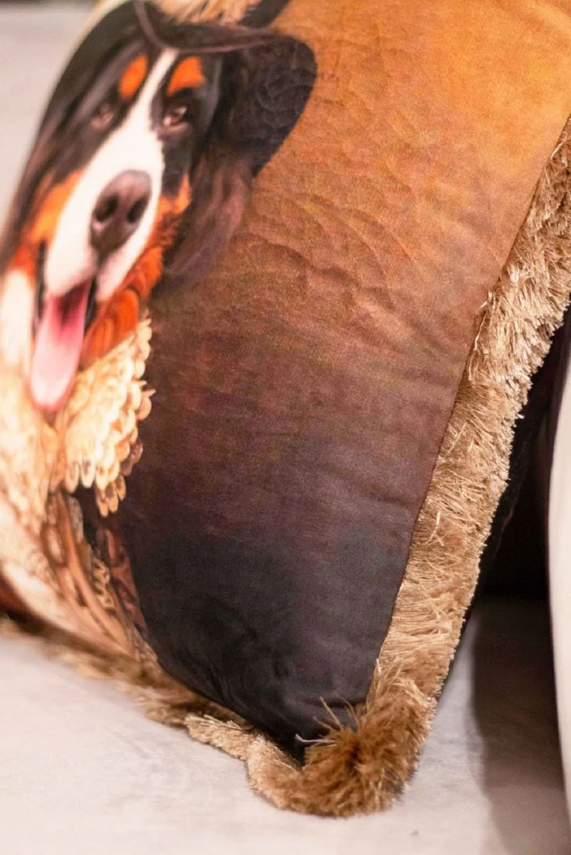 Luxus Deko Kissen Lord Bernhardiner Mehrfarbig / Braun 45 x 45 cm - Bedrucktes Samt Kissen mit Fransen - Luxus Deko Accessoires