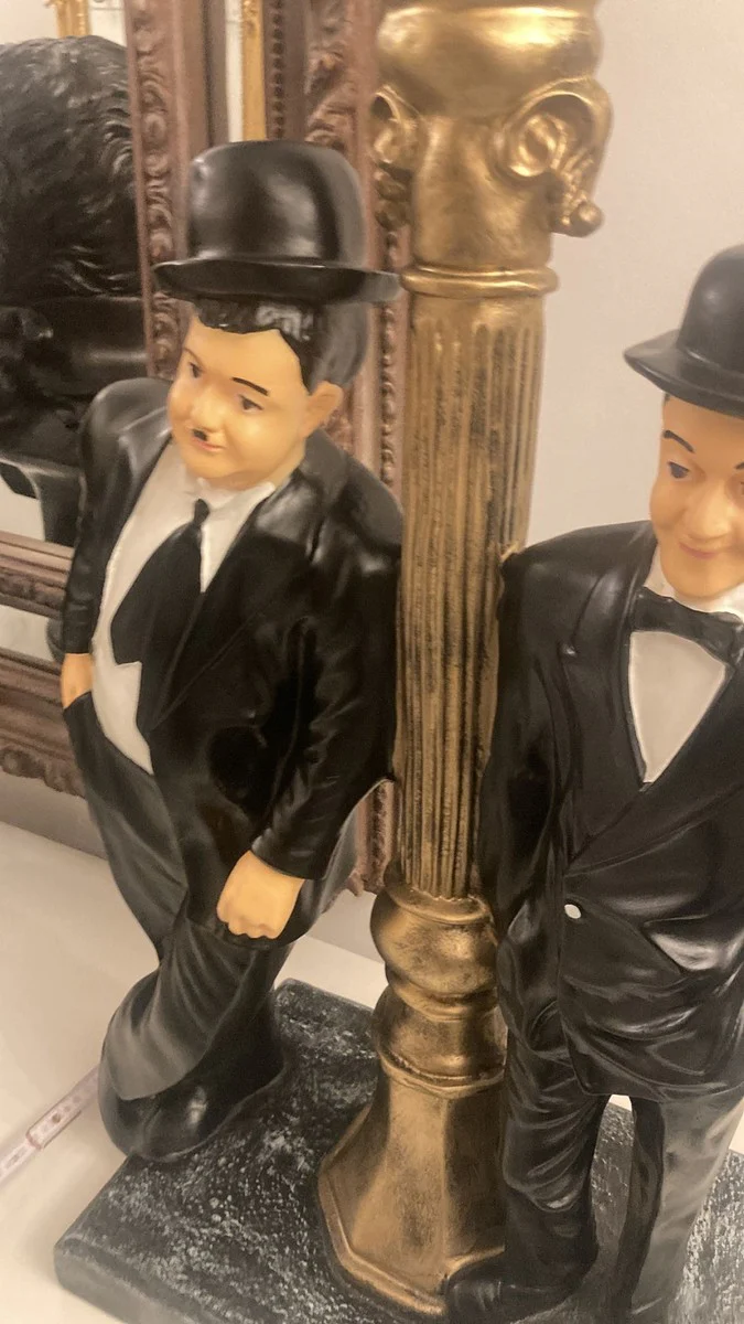 Luxus Tischleuchte Dick & Doof Schwarz / Antik Gold / Weiß 46 x 28 x H. 80 cm - Kunstharz Schreibtischleuchte mit rundem Glas Lampenschirm