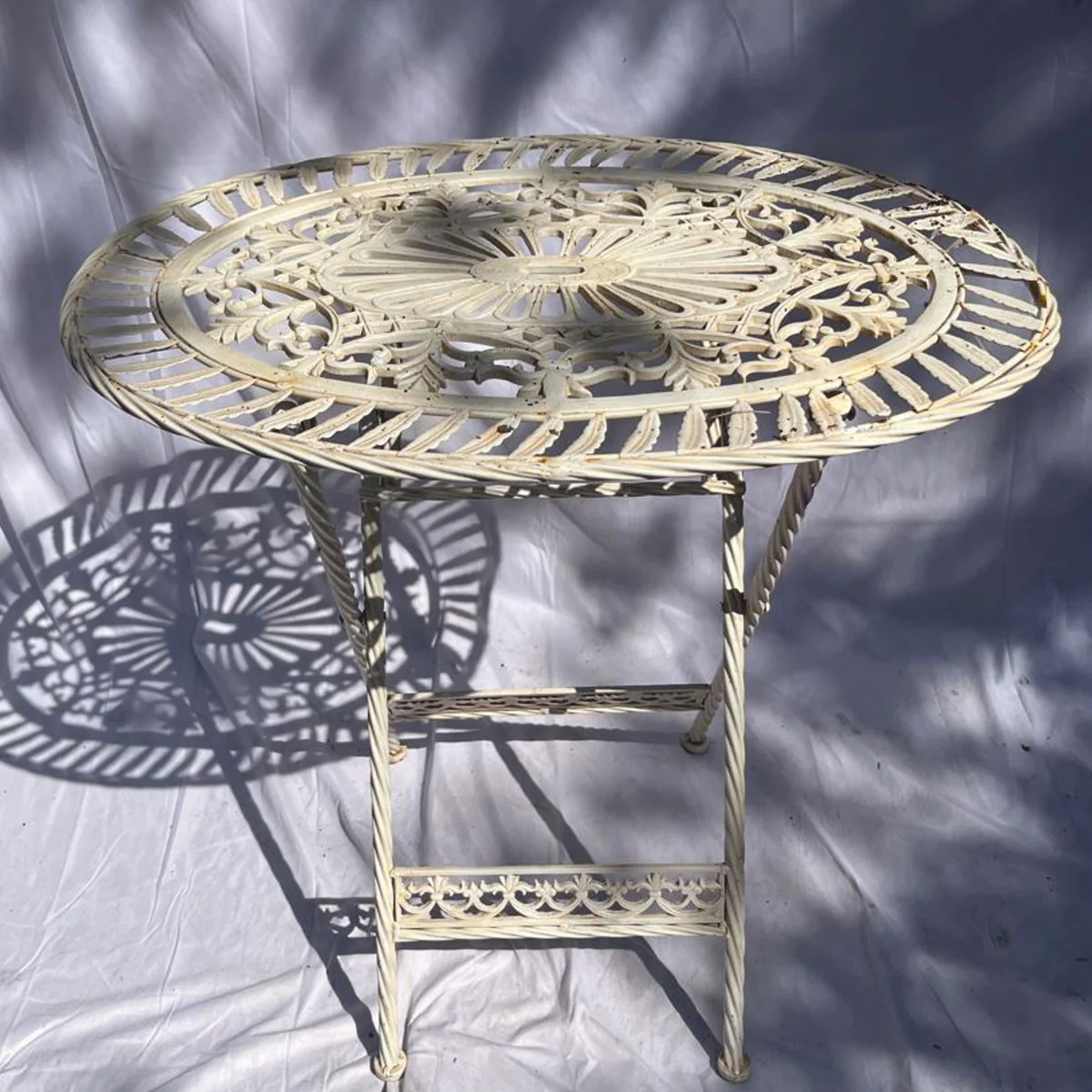 Jugendstil Gartentisch Creme 70 x 54 x H. 74 cm - Klappbarer Garten Esstisch