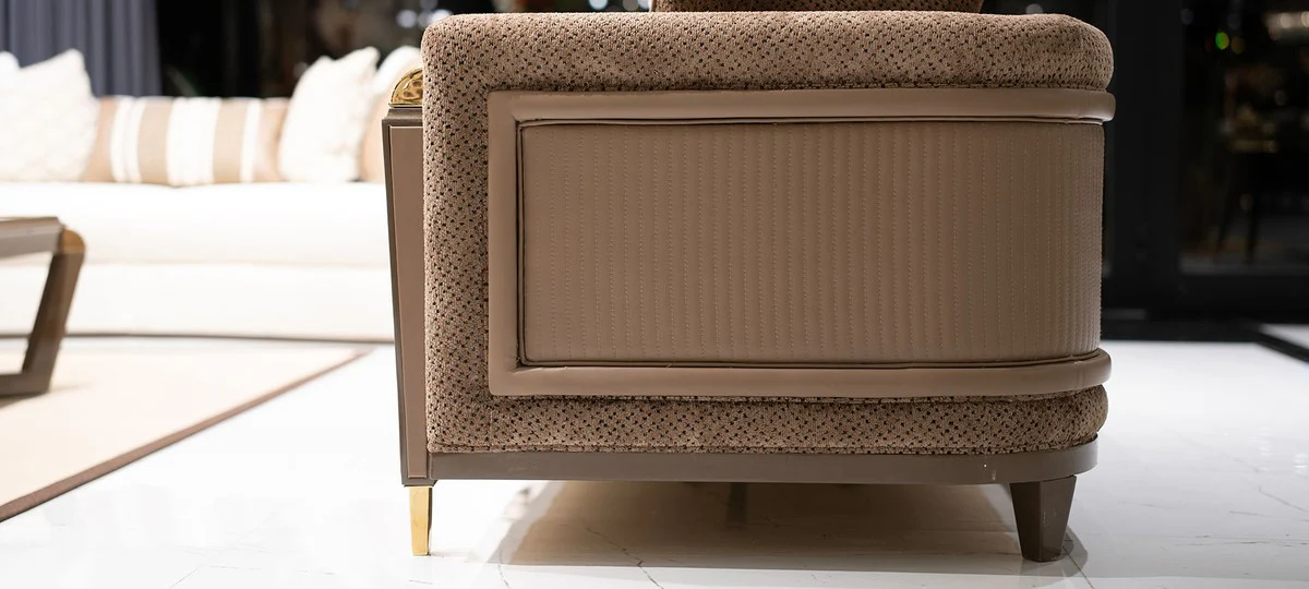 Luxus Sofa Braun / Gold - Wohnzimmer Sofa - Hotel Sofa - Wohnzimmer Möbel - Hotel Möbel - Luxus Möbel