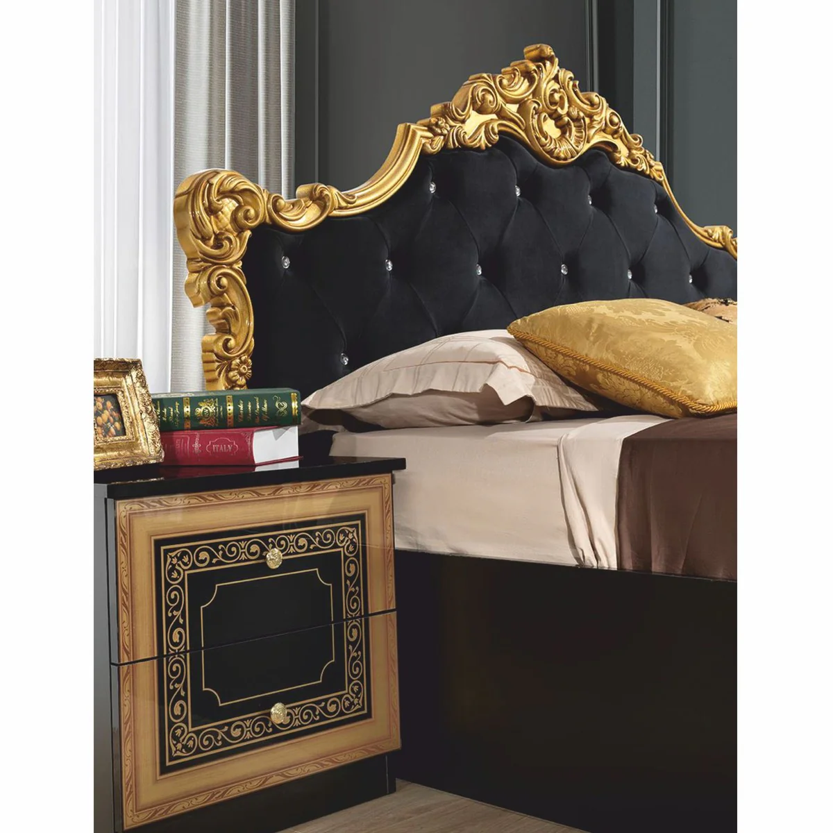 Luxus Barock Doppelbett mit Glitzersteinen Schwarz / Gold - Barockstil Schlafzimmer Möbel