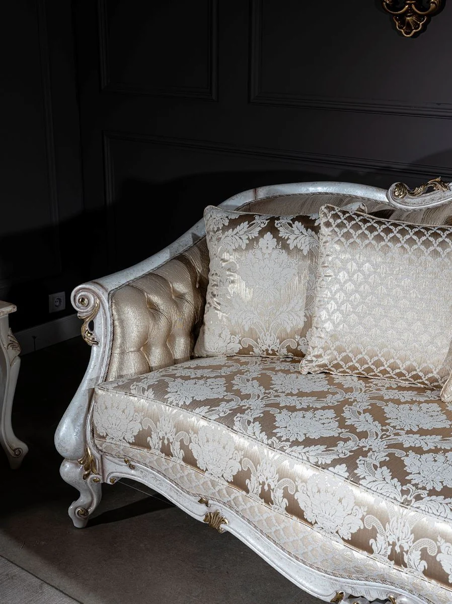 Luxus Barock Sofa Gold / Antik Weiß / Gold 250 x 90 x H. 112 cm - Wohnzimmer Sofa mit elegantem Muster und dekorativen Kissen - Barock Wohnzimmer Möbel