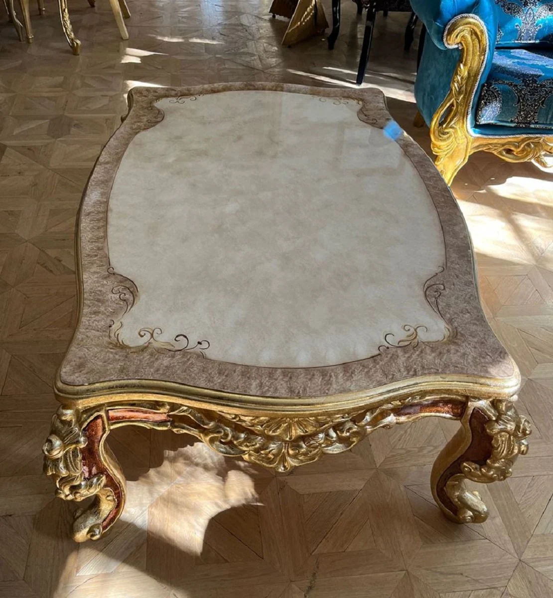 Luxus Barock Couchtisch Weiß / Grau / Gold / Braun - Prunkvoller Massivholz Wohnzimmertisch im Barockstil - Prunkvolle Barock Möbel
