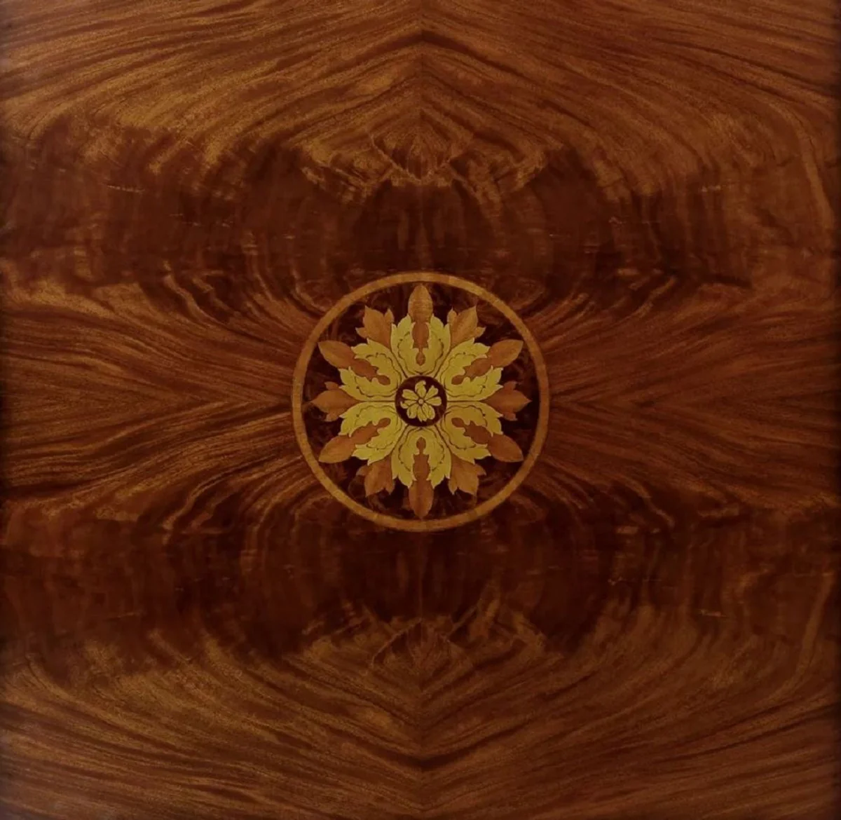 Luxus Barock Couchtisch Braun Intarsien / Antik Gold 130 x 130 x H. 46 cm - Prunkvoller Wohnzimmertisch im Barockstil - Barock Möbel - Luxus Möbel im Barockstil - Edel & Prunkvoll