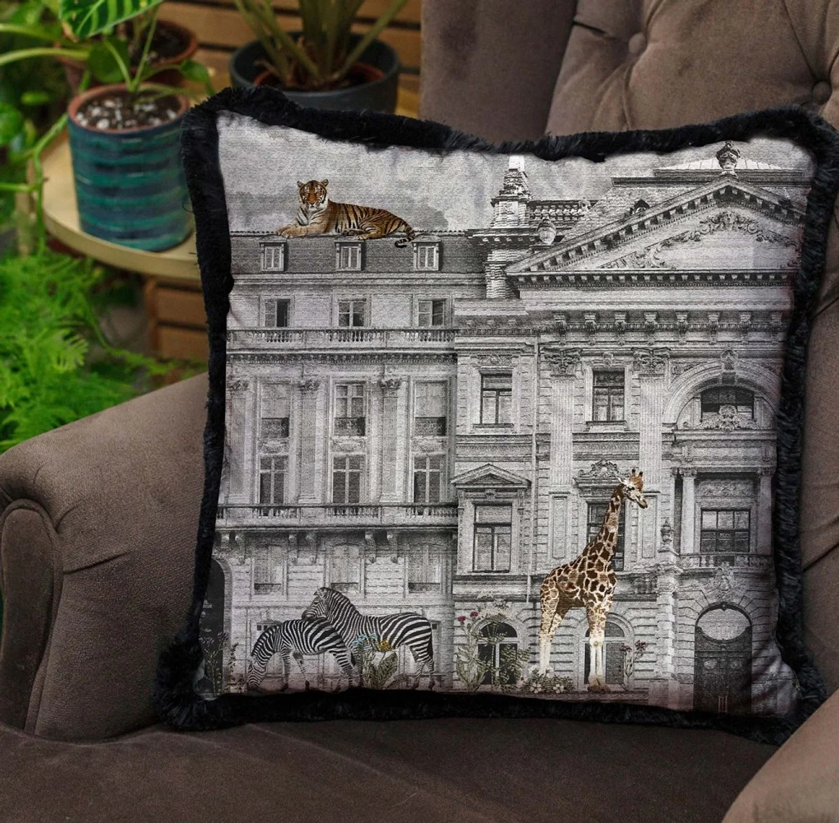 Luxus Deko Kissen prunkvolles Haus & Tiere Grau / Mehrfarbig / Schwarz 45 x 45 cm - Bedrucktes Samt Kissen mit Fransen - Luxus Deko Accessoires