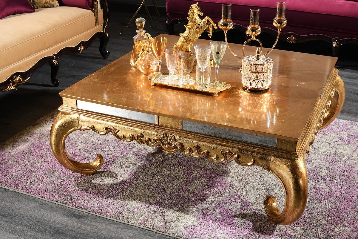 Luxus Barock Couchtisch Gold 128 x 128 x H. 48 cm - Edler Massivholz Wohnzimmertisch mit Glasplatte und Spiegelglas - Luxus Qualität