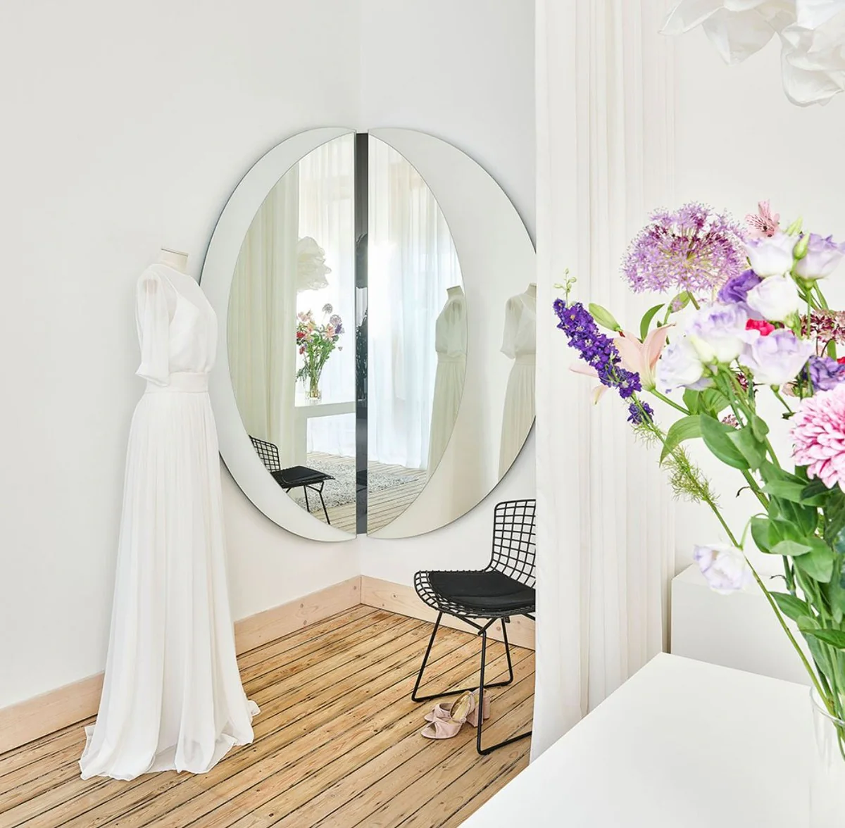 Luxus Eckspiegel Schwarz 150 x 3,5 x H. 150 cm - Eck Wandspiegel - Hotel Spiegel - Boutique Spiegel - Luxus Qualität