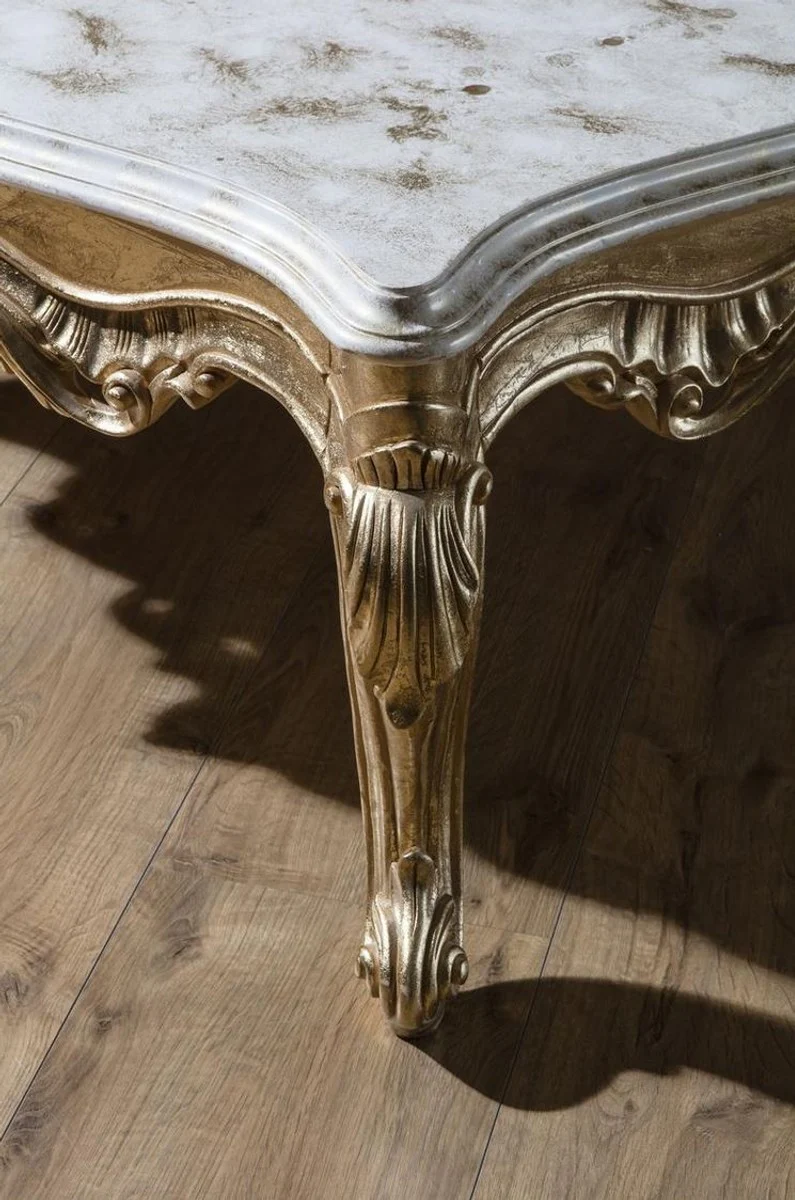 Luxus Barock Couchtisch Weiß / Gold 130 x 130 x H. 51 cm - Prunkvoller Massivholz Wohnzimmertisch - Barock Wohnzimmer Möbel