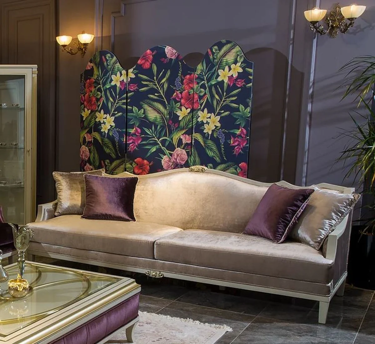 Luxus Barock Wohnzimmer Set Lila / Rosa / Weiß / Gold - 2 Barock Sofas & 2 Barock Sessel & 1 Barock Couchtisch - Wohnzimmer Möbel im Barockstil - Barock Möbel - Barock Einrichtung