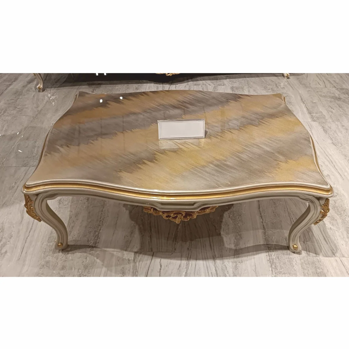 Luxus Barock Couchtisch Grau / Gold 127 cm - Barockstil Wohnzimmer Möbel