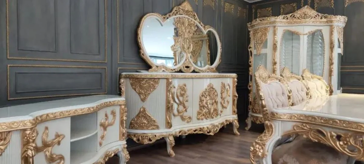 Luxus Barock Vitrine Weiß / Gold - Prunkvoller Massivholz Vitrinenschrank mit 2 Glastüren - Handgefertigte Barock Möbel