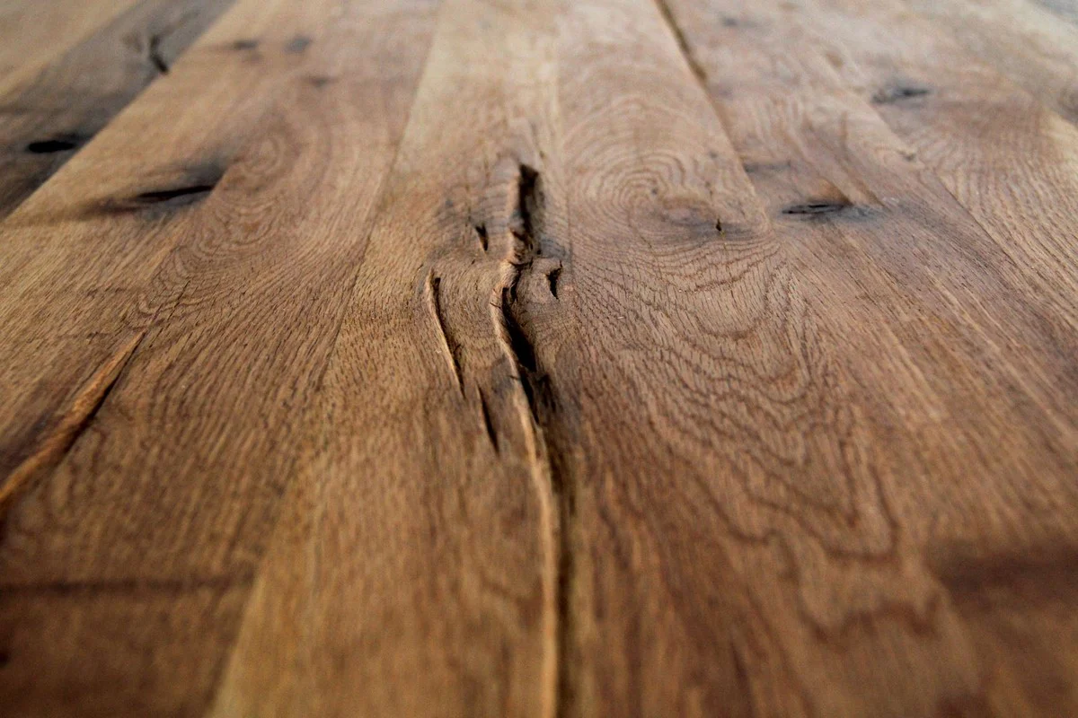 Luxus Esstisch - Verschiedene Farben & Größen - Küchentisch mit rustikaler Massivholz Tischplatte und Glasbeinen - Esszimmer Tisch