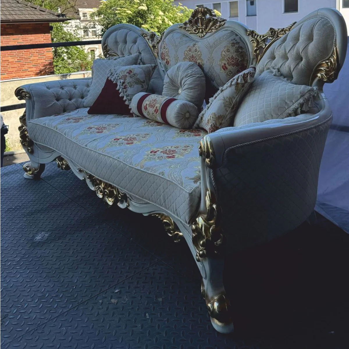 Luxus Barock Wohnzimmer Sofa Creme / Weiß / Gold 220 cm - Barock Möbel