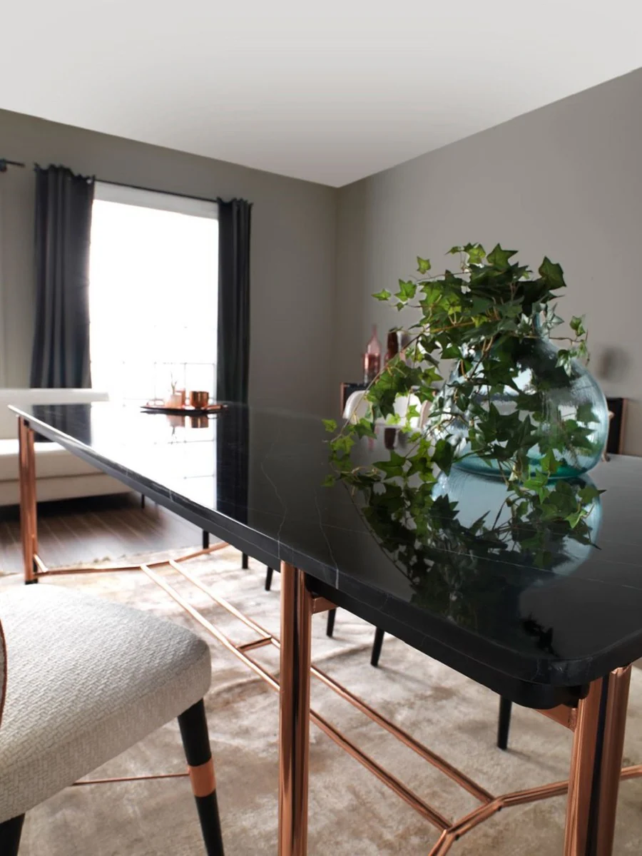 Luxus Esszimmer Möbel Set Weiß / Schwarz / Kupfer - 1 Luxus Esstisch mit Marmorplatte & 8 Luxus Esszimmerstühle - Esszimmer Möbel - Restaurant Möbel - Luxus Möbel