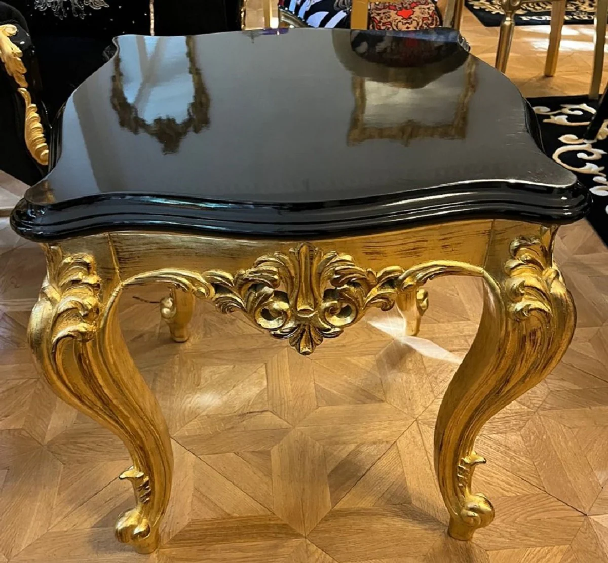 Luxus Barock Massivholz Beistelltisch Schwarz / Gold - Prunkvoller Luxus Tisch im Barockstil - Luxus Barock Wohnzimmer Möbel