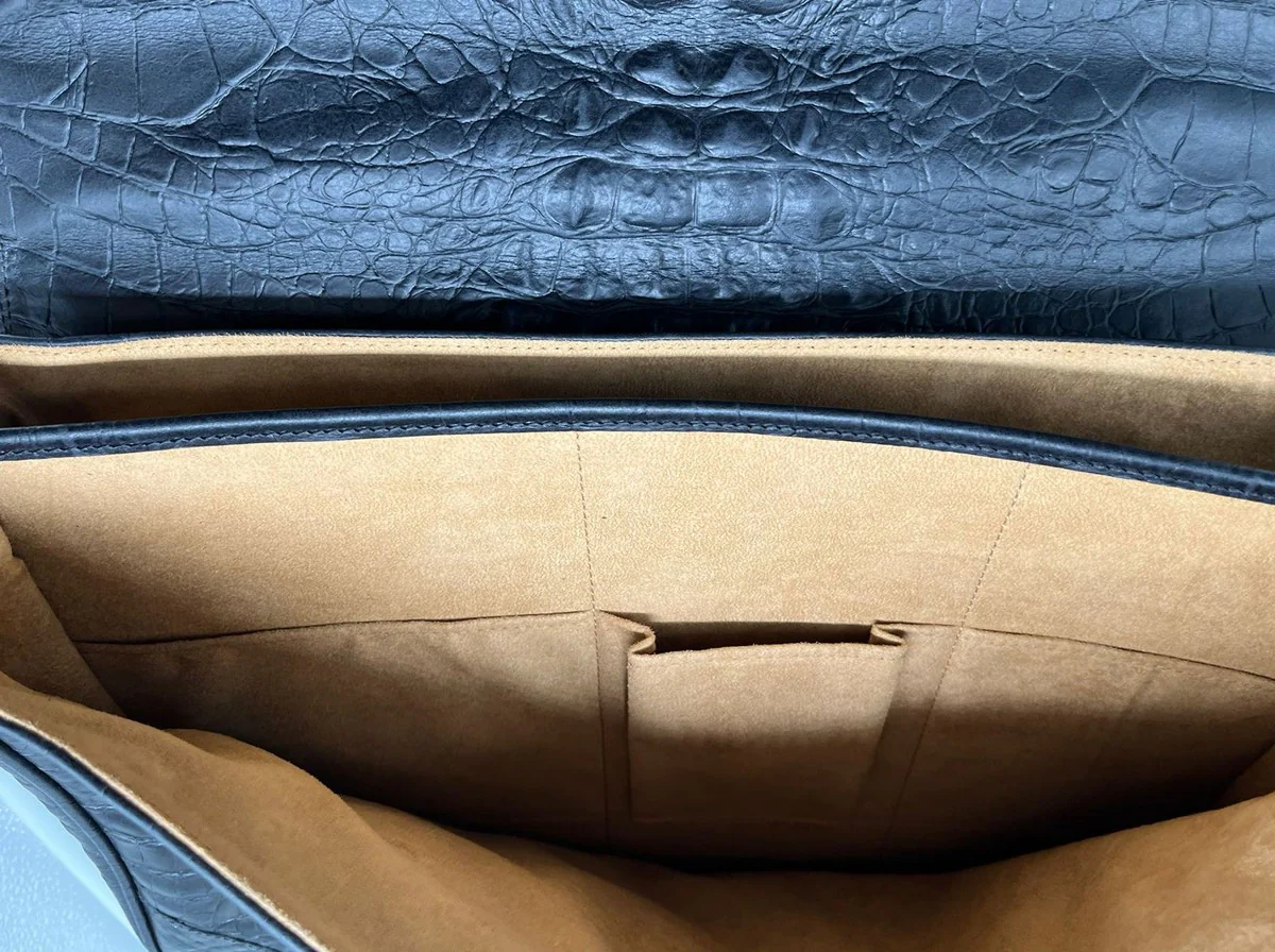 Luxus Echtleder Herren Aktentasche in Kroko Optik Schwarz / Gold 42 cm - Made in Italy