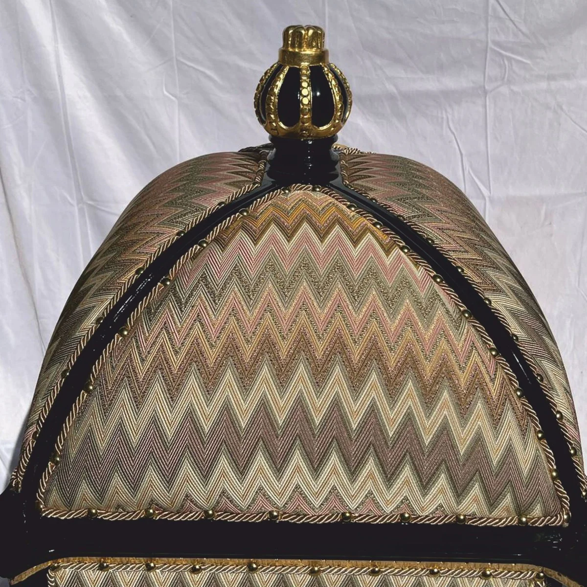 Pompöös by Barock Katzenhaus Braun / Schwarz / Gold - designed by Harald Glööckler