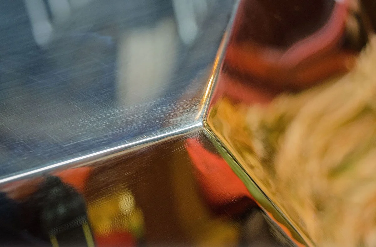 Designer Wohnzimmertisch / Beistelltisch Gold 89 x 90 x H. 45 cm - Designer Kollektion