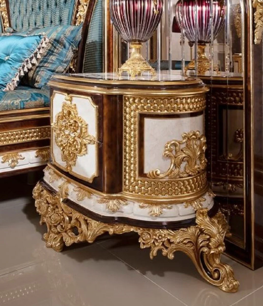 Luxus Barock Nachtkommoden Set Weiß / Braun / Gold - Prunkvolle Massivholz Nachttische - Barock Schlafzimmer Möbel - Edel & Prunkvoll