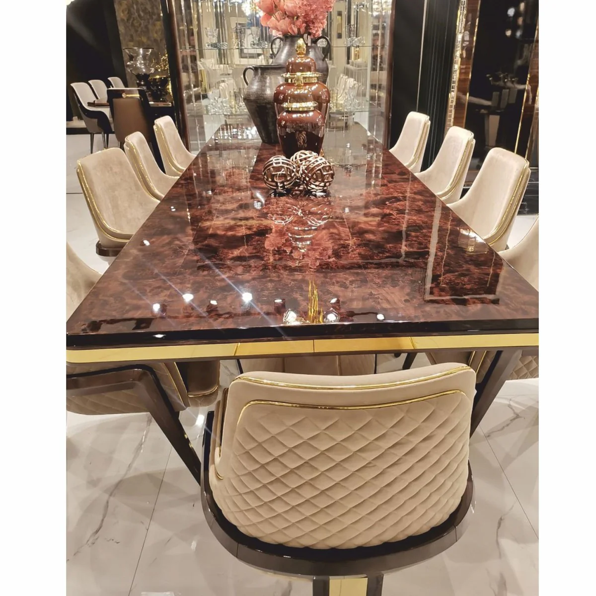 Luxus Art Deco Esszimmer Stuhl mit Armlehnen Beige / Dunkelbraun / Gold