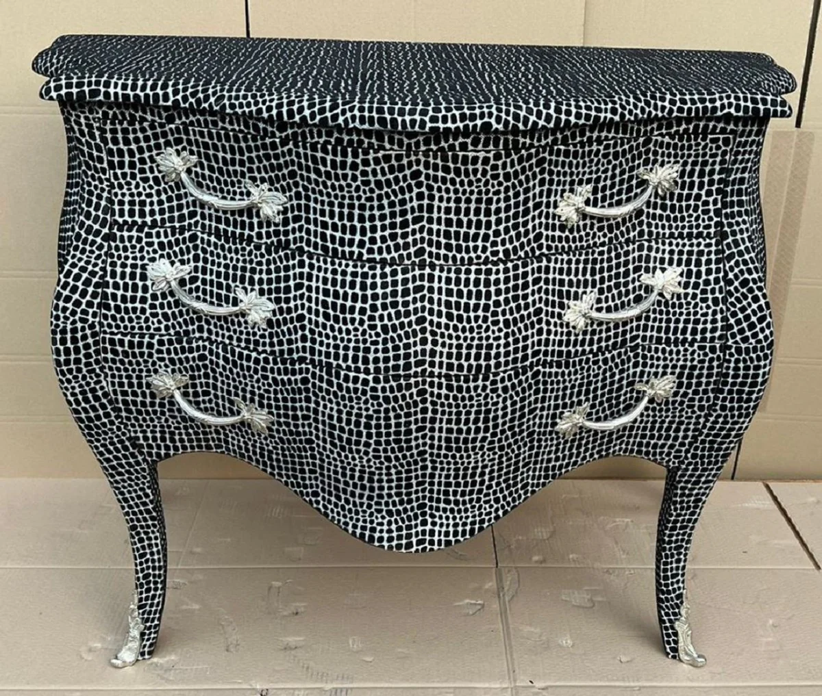 Barock Kommode mit 3 Schubladen Schwarz / Silber - Handgefertigte Massivholz Kommode im Barockstil - Schlafzimmer Möbel im Barockstil - Barock Möbel - Barock Einrichtung