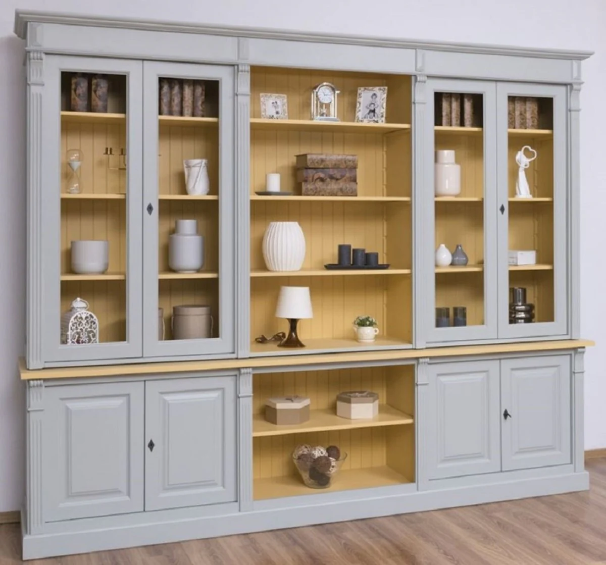 Landhausstil Wohnzimmerschrank Grau / Gelb 286 x 51 x H. 228 cm - Massivholz Schrank - Bücherschrank - Regalschrank - Landhausstil Möbel