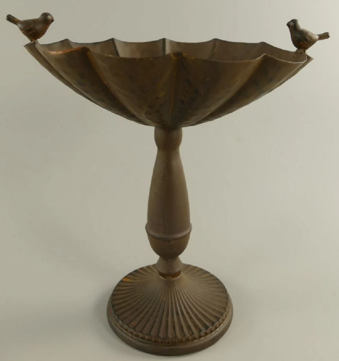 Jugendstil Vogelbad mit 2 dekorativen Vögelchen Antik Braun Ø 30 x H. 32 cm - Metall Vogeltränke - Garten Accessoires - Barock & Jugendstil Garten Deko