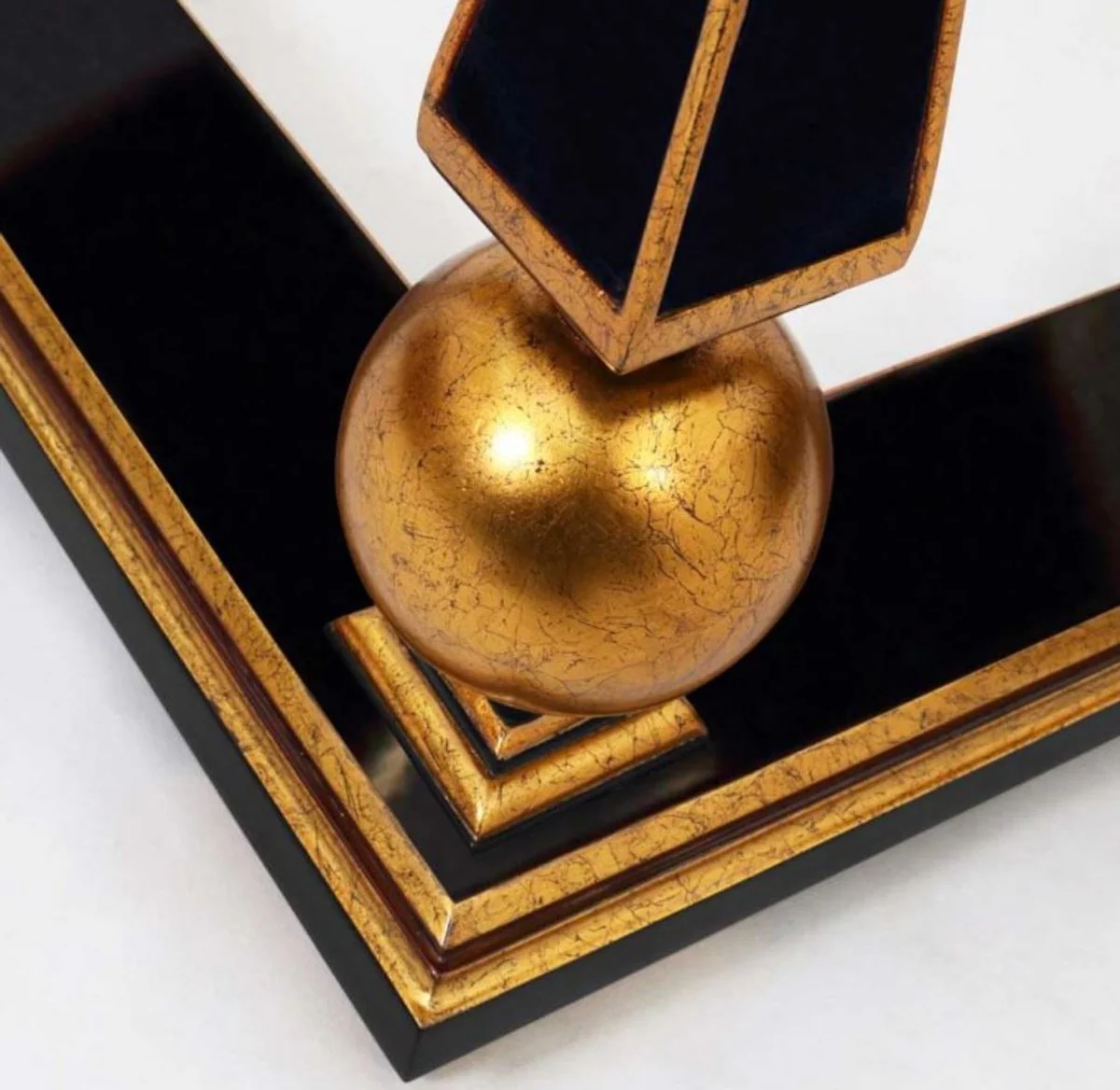 Luxus Barock Couchtisch Schwarz / Antik Gold 113 x 113 x H. 47 cm - Prunkvoller Massivholz Wohnzimmertisch mit Glasplatten - Barock Wohnzimmer Möbel