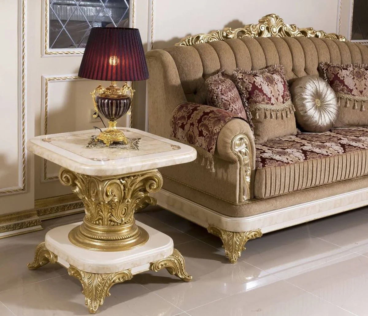 Luxus Barock Sofa Braun / Bordeauxrot / Weiß / Gold - Prunkvolles Wohnzimmer Sofa mit elegantem Muster - Luxus Wohnzimmer Möbel im Barockstil - Barock Möbel - Barock Einrichtung