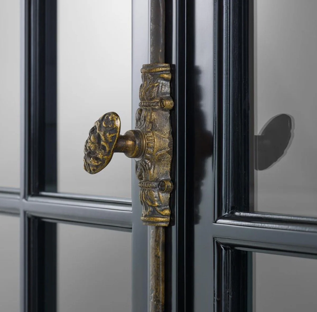 Luxus Wohnzimmerschrank Schwarz 141 x 48 x H. 233 cm - Limited Edition