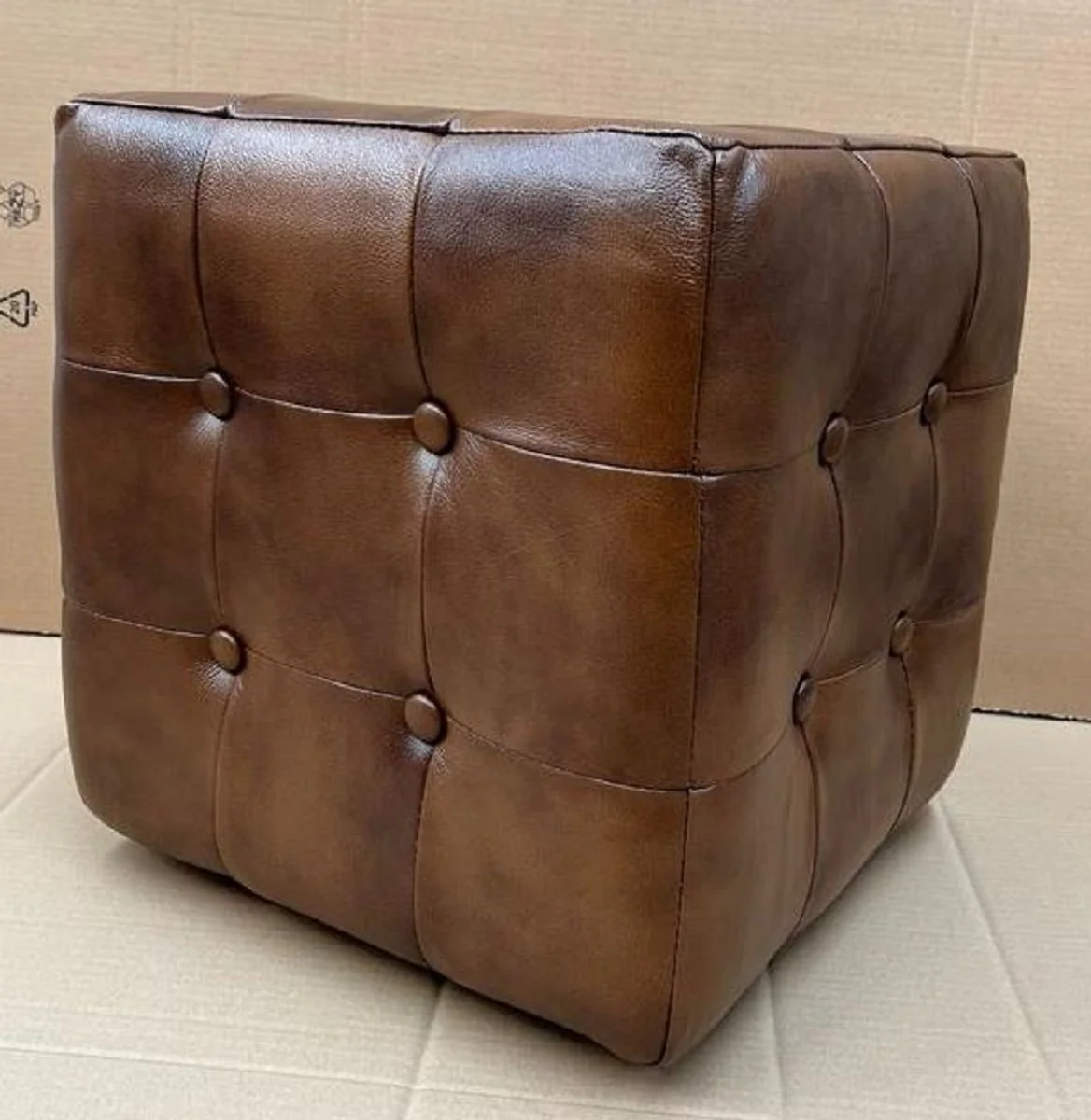 Luxus Chesterfield Leder Hocker Braun 40 x 40 x H. 40 cm - Echtleder Fußhocker - Echtleder Würfelhocker - Chesterfield Wohnzimmer - Echtleder Möbel - Luxus Möbel