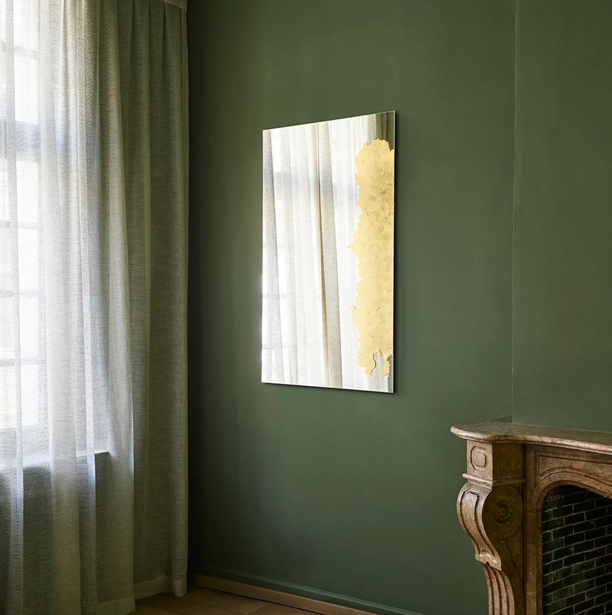 Luxus Wandspiegel Gold 80 x 2,5 x H. 130 cm - Rechteckiger Wohnzimmer Spiegel - Schlafzimmer Spiegel - Garderoben Spiegel - Luxus Möbel - Luxus Interior - Luxus Qualität