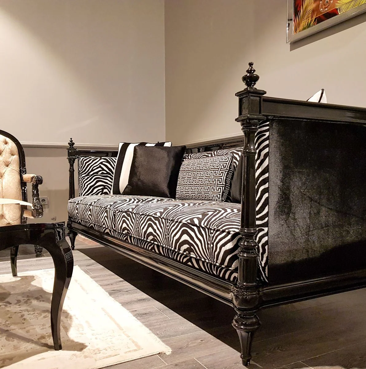 Luxus Barock Sofa Zebra / Schwarz - Handgefertigtes Wohnzimmer Sofa im Barockstil - Edle Barock Wohnzimmer Möbel