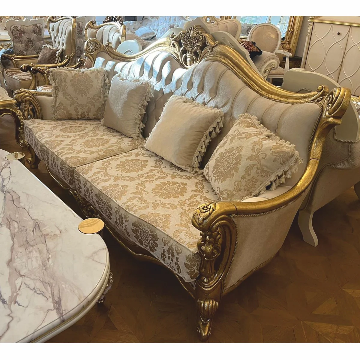Luxus Barock Wohnzimmer Sofa Creme / Gold 220 cm - Barock Möbel