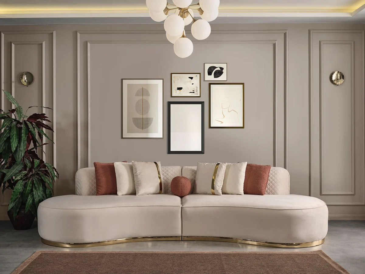 Luxus Samt 4er Sofa Creme / Gold 330 x 120 x H. 76 cm - Wohnzimmer Sofa mit edlem Samtstoff - Wohnzimmer Möbel - Luxus Möbel - Wohnzimmer Einrichtung - Luxus Einrichtung