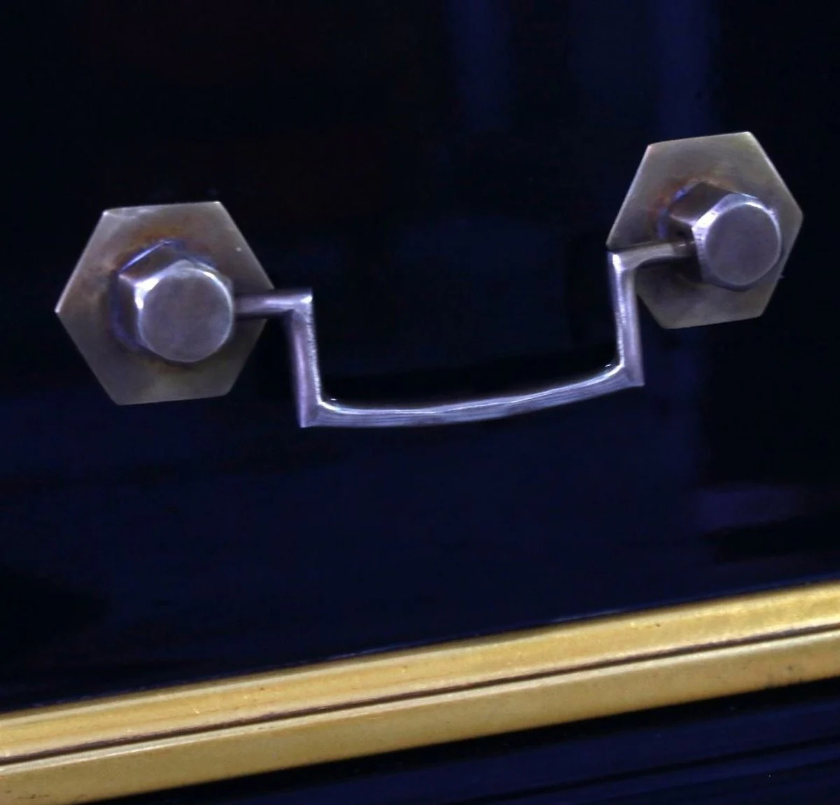 Luxus Barock Nachtkommode Schwarz / Gold - Barock Mahagoni Nachttisch mit 3 Schubladen und Marmorplatte - Barock Schlafzimmer Möbel - Luxus Möbel in Barockstil - Edel & Prunkvoll