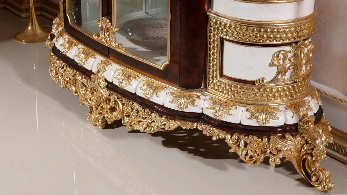 Luxus Barock Vitrine Weiß / Braun / Gold - Prunkvoller Massivholz Vitrinenschrank mit 2 Glastüren - Barock Möbel - Edel & Prunkvoll