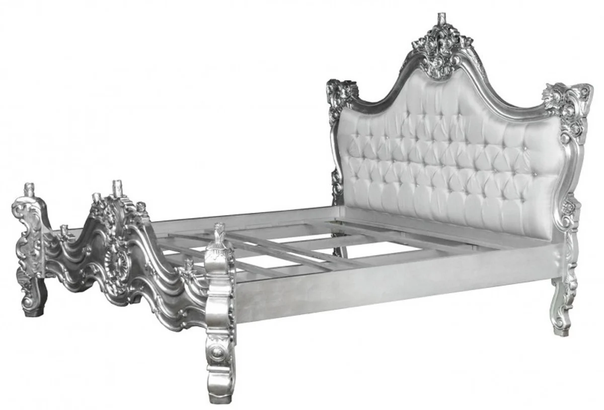Barock Bett Barocco Weiß Satinstoff / Silber mit Bling Bling Glitzersteinen 180 x 200 cm aus der Luxus Kollektion von Casa Padrino