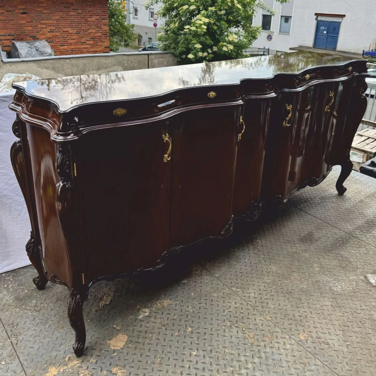 Luxus Barock Sideboard mit 4 Türen Dunkelbraun 240 cm - Barock Möbel