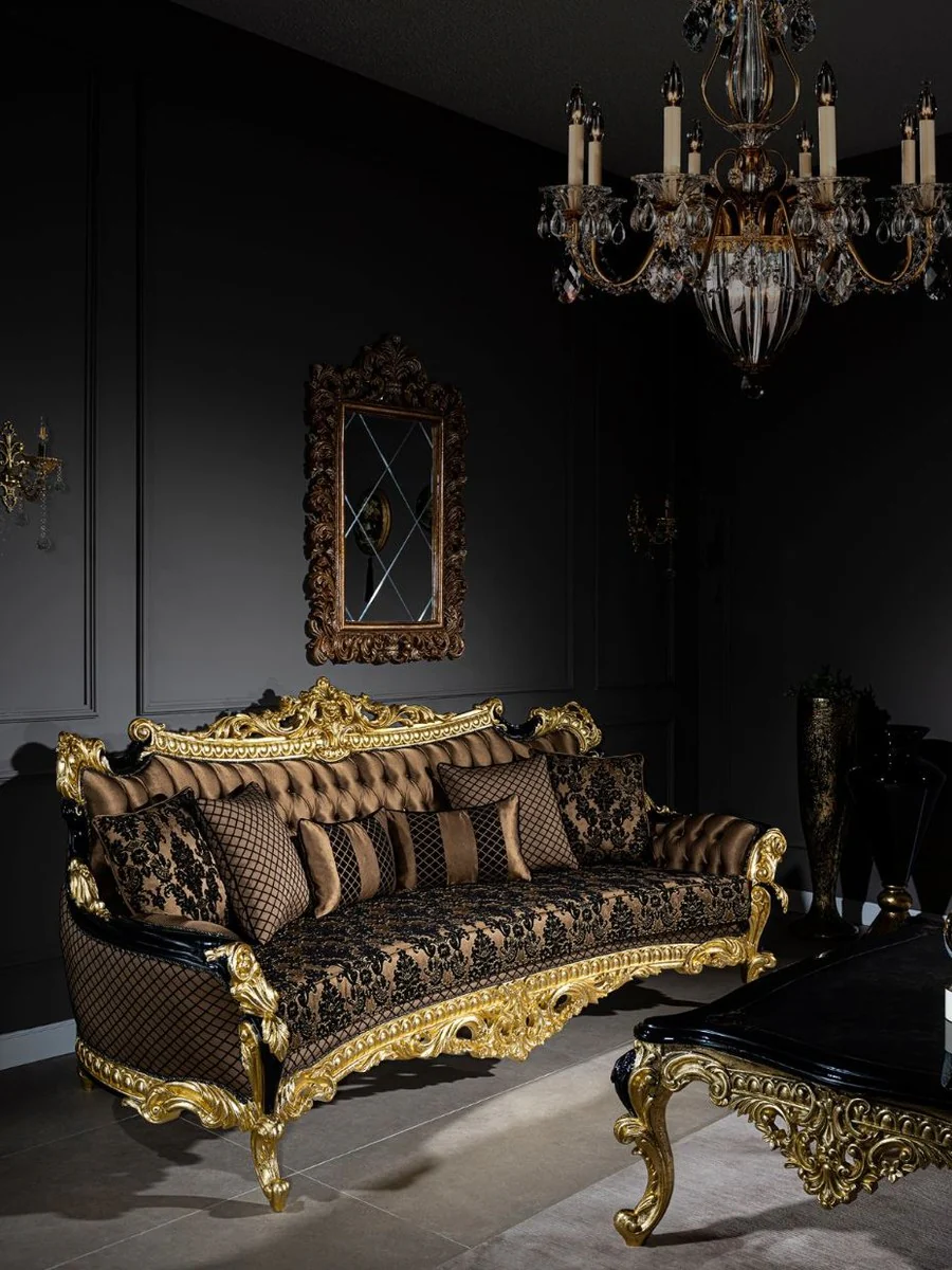 Luxus Barock Sofa Braun / Schwarz / Gold 260 x 110 x H. 117 cm - Prunkvolles Wohnzimmer Sofa mit dekorativen Kissen - Edle Barock Möbel