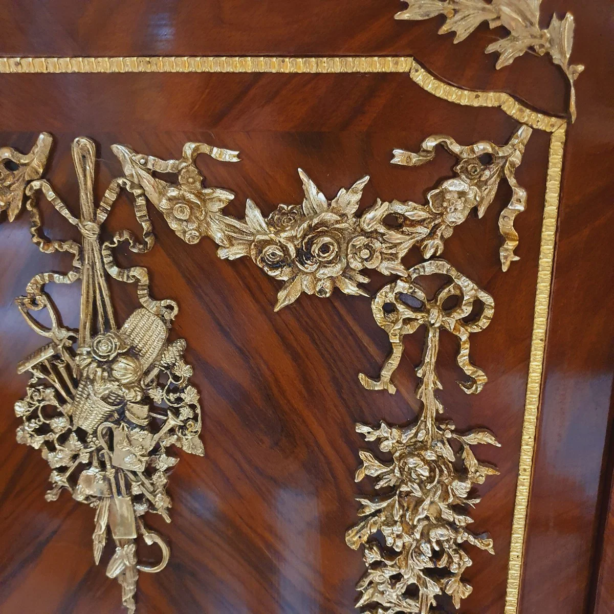 Barock Kommode mit Seitenglas Braun / Gold 145 cm - Möbel Schrank Sideboard