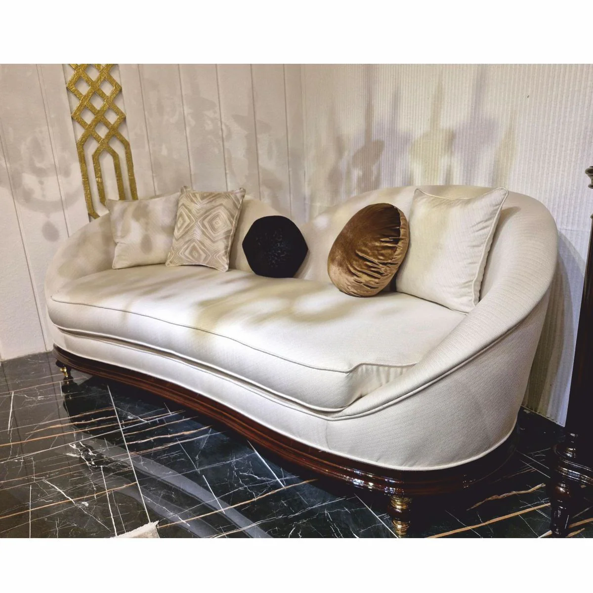 Luxus Barock Sofa Creme / Dunkelbraun / Gold 240 cm - Barockstil Wohnzimmer Möbel